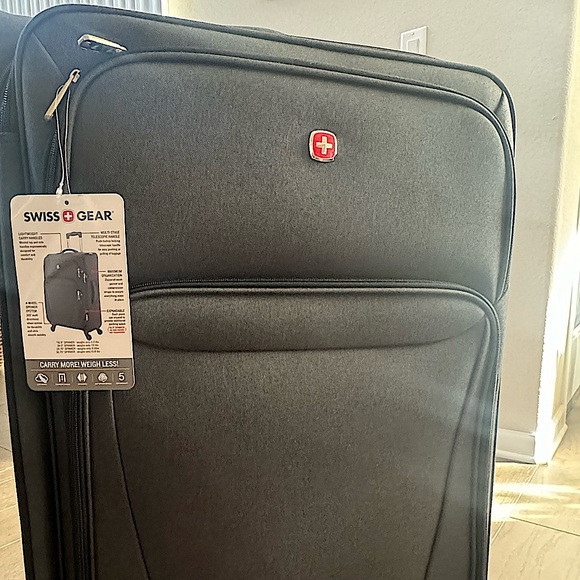 New! SWISSGEAR 29” 🇨🇭✈️🧳 LARGE Softside Checked Luggage Spinner - Picture 4 of 6